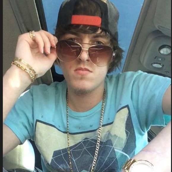 Meet your Posher, Carey - Picture 1 of 1